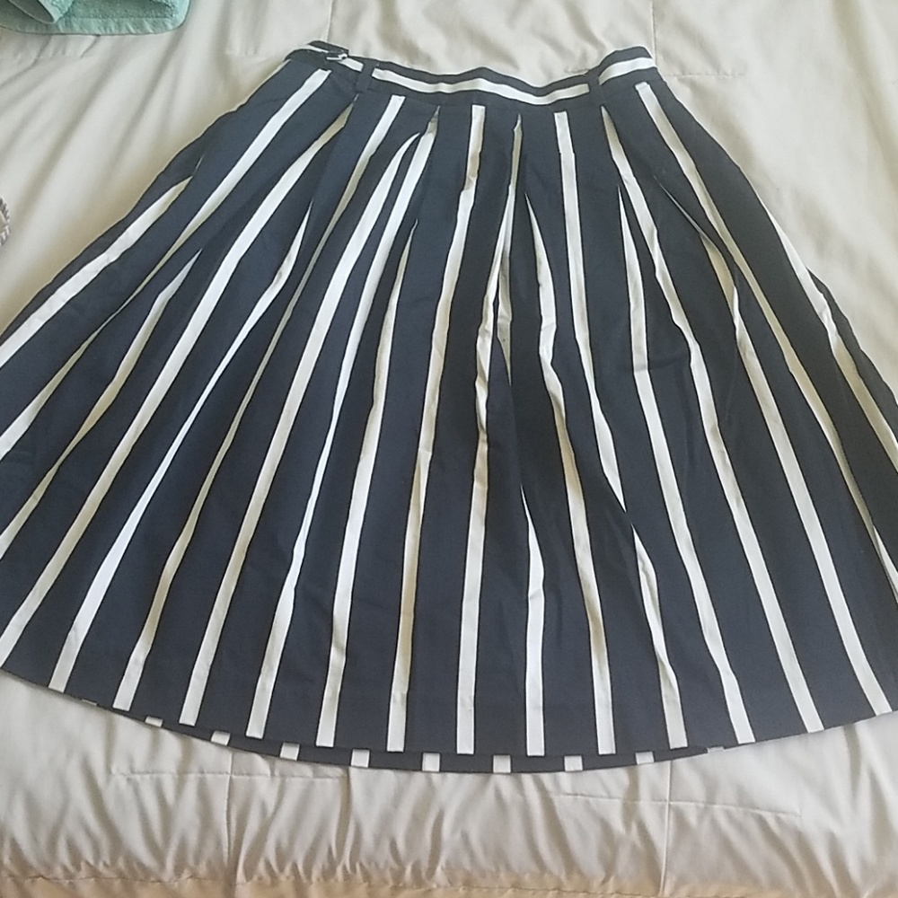 Liz  Clairborne skirt with pockets